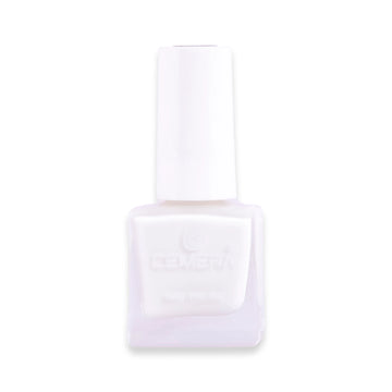Quick dry nail polish in rich pigment shade with salon finish